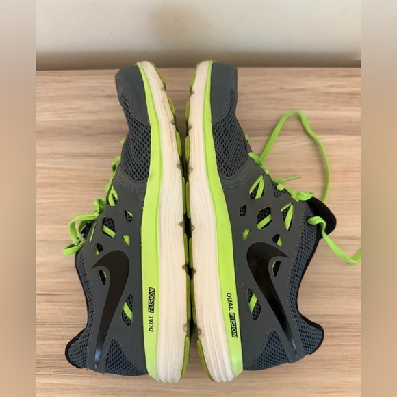 Nike Dual Fusion Lite Grey/Green Mens Running Shoes Size 10,5 - Picture 1 of 10